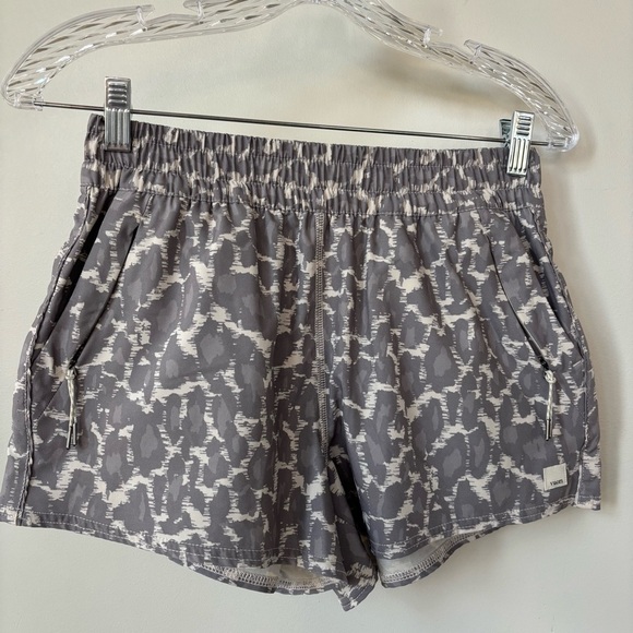 Vuori Light Gray Dash Short Size S - Picture 1 of 10